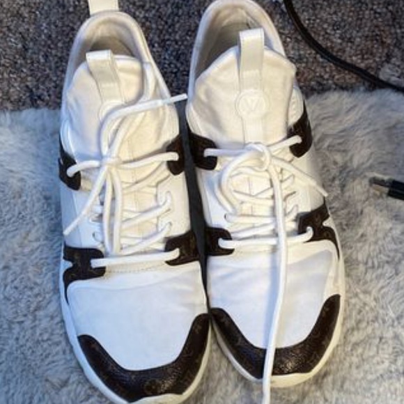 Louis Vuitton Unisex sneakers - Picture 2 of 5
